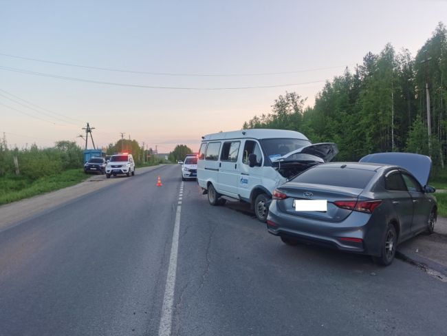 ДТП 5 км автодороги Ухта - Дальний, столкнулись Hyundai Solaris и ГАЗ-32212
